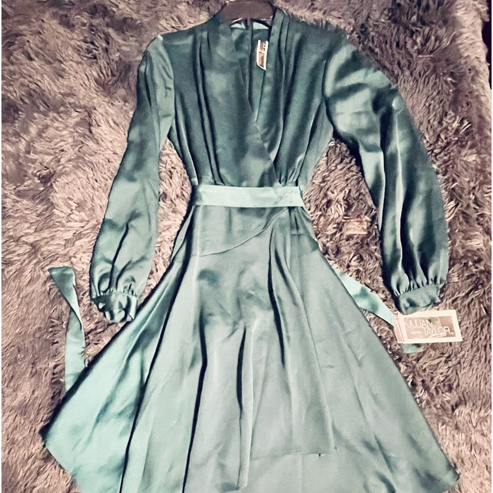 NEW JULiAN TAYLOR (New York) Dress  (4) Emerald ($92)